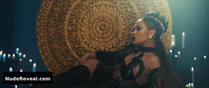 JENNIFER LOPEZ nude in El Anillo