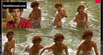 CLAUDIA KOLL nude in Riviere rouge