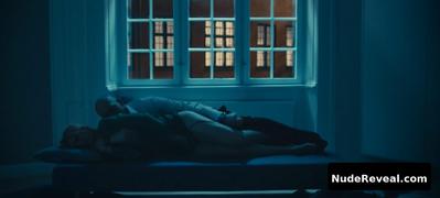 MARIE BACH HANSEN nude in En Flirt