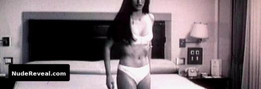 PENELOPE CRUZ nude in El amor perjudica seriamente la salud