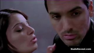 BIPASHA BASU nude in Dhan Dhana Dhan Goal