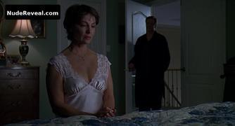 KATHLEEN QUINLAN nude in Breach