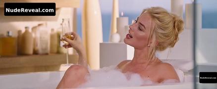 MARGOT ROBBIE nude in The Big Short