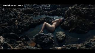 LAETITIA CASTA nude in Une ile