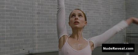 NATALIE PORTMAN nude in Black Swan