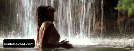 ESTELLA WARREN nude in Kangaroo Jack