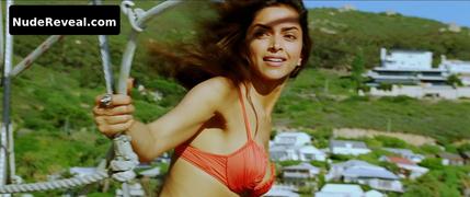 DEEPIKA PADUKONE nude in Cocktail