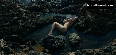LAETITIA CASTA nude in Une ile