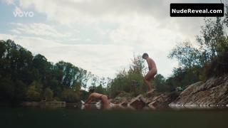 KAROLIN OMASTOVA nude in Sex O’clock