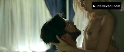 PAULINA GALAZKA nude in Girls to Buy