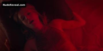 JULIANNE MOORE nude in Sirens