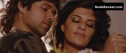 JAQUELINE FERNANDEZ nude in Murder 2