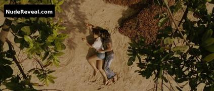 JAQUELINE FERNANDEZ nude in Murder 2