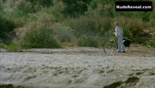 ELSA PATAKY nude in Escape
