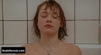 OKSANA AKINSHINA nude in Lilja 4-ever