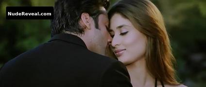 KAREENA KAPOOR nude in Fida