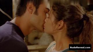 BEREN SAAT nude in Gecenin Kanatlari