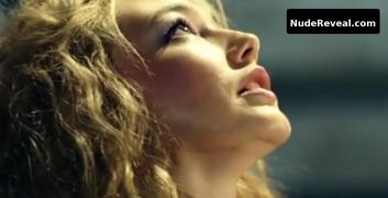 OKSANA AKINSHINA nude in Ya