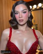 HAILEE STEINFELD nude in MTV Video Music Awards