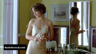 JENNIFER BEALS nude in Joueuse