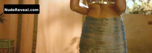 MONICA BELLUCCI nude in Asterix & Obelix: Mission Cleopatre