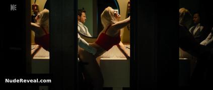 OKSANA AKINSHINA nude in Besprintsipnye