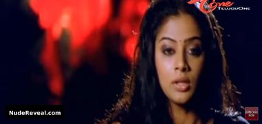 PRIYAMANI nude in Mitrudu