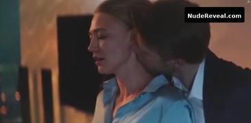 OKSANA AKINSHINA nude in Polet