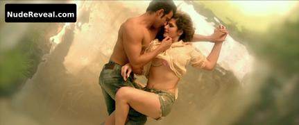 ZARINE KHAN nude in Hate Story 3