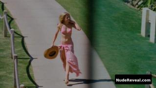 KRISTEN BELL nude in Forgetting Sarah Marshall