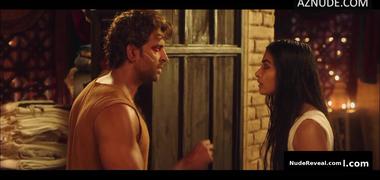POOJA HEGDE nude in Mohenjo Daro