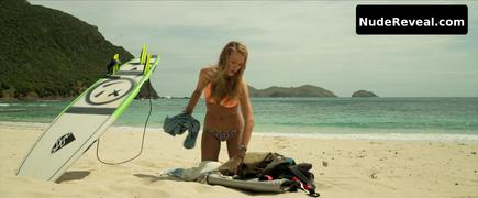 BLAKE LIVELY nude in The Shallows
