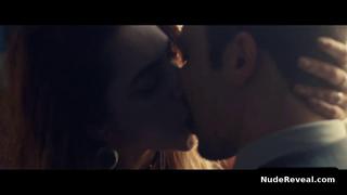 MIRIAM LEONE nude in Lamore a domicilio