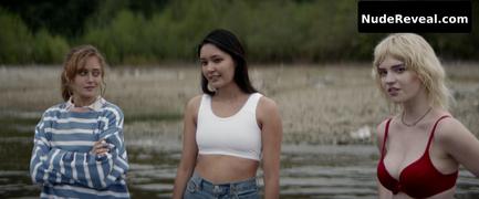 SOPHIE THATCHER nude in Yellowjackets