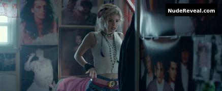 ELENA KAMPOURIS nude in Shoplifters Of The World