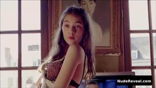 ANAMARIA VARTOLOMEI nude in C comme Couteau