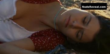 BEREN SAAT nude in Fatmagul