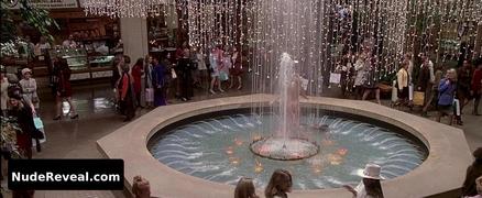 FARRAH FAWCETT nude in Dr. T and the Women