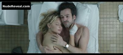 VIRGINIE EFIRA nude in En Attendant Bojangles