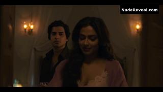 AMALA PAUL nude in Ranjish Hi Sahi