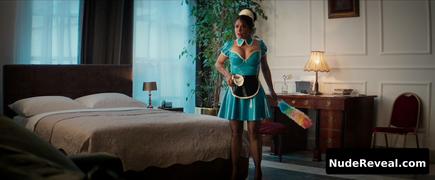 SALMA HAYEK nude in Hitmans Wifes Bodyguard
