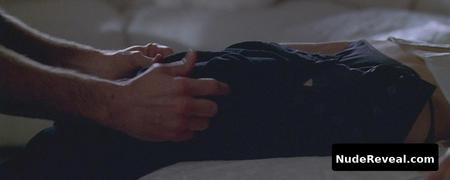 MENA SUVARI nude in American Beauty