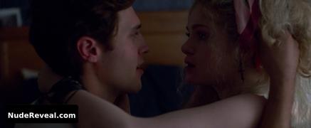 ELENA KAMPOURIS nude in Shoplifters Of The World