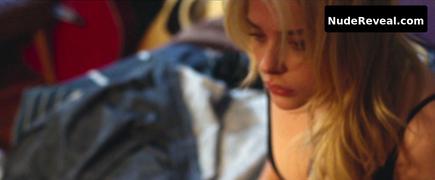 CHLOE GRACE MORETZ nude in Brain on Fire