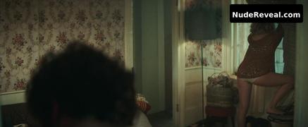 LOLA KIRKE nude in American Woman