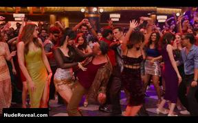 SOUNDARYA SHARMA nude in Housefull 4