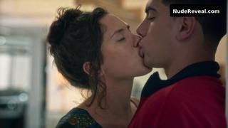 DELFINA CHAVES nude in Rap Battlefield