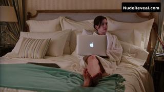 ANNE HATHAWAY nude in The Intern