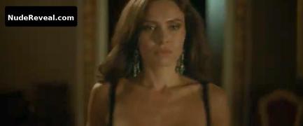 ELIZABETH HURLEY nude in Viktor