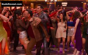SOUNDARYA SHARMA nude in Housefull 4